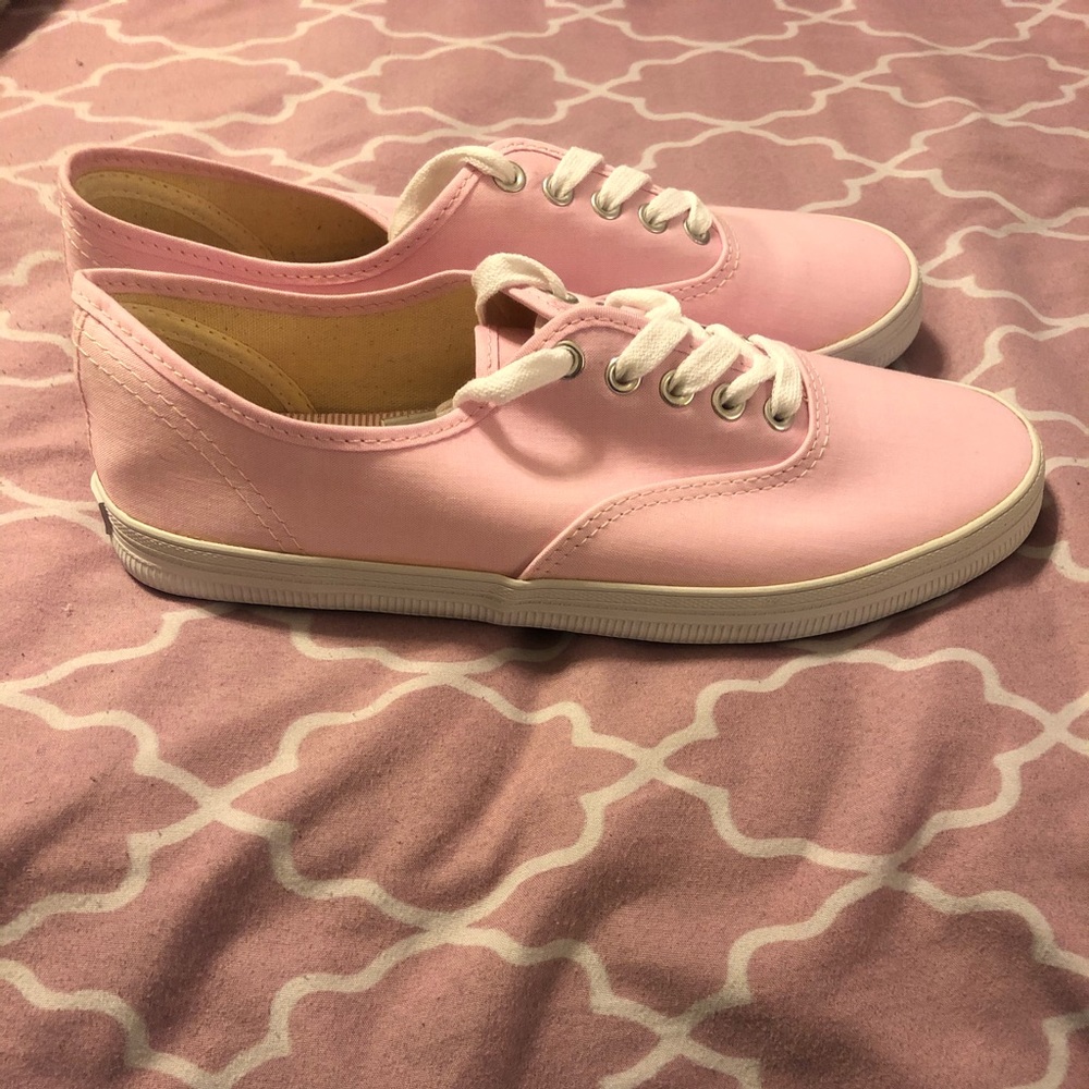 American Eagle tennis shoes